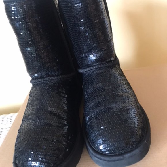 Ugg Australia Short Black Sparkle Sequin boots women's size 7 - Picture 4 of 5